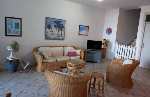 Bonifati Villa | Large Villa with garden and swimming pool 100m from the sea