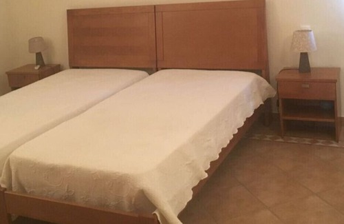 Almancil Villa | Spacious Villa with pool,sleeps 10/12 WiFi& Euro TV