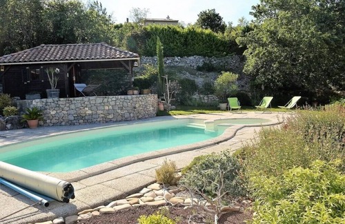 Chauzon Villa | Villa spacieuse avec piscine, jardin et jacuzzi