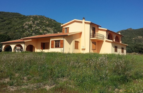 Viddalba Villa | Grande villa avec vue sur la mer et les montagnes pour une détente totale en toute liberté