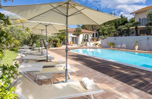 Ostra Villa | Spacious villa with pool and tennis court, just 15 minutes from the sea