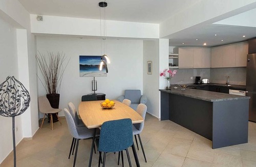 Istron Villa | Villa spacieuse avec piscine privée et vue mer, à seulement 150 mètres de la mer