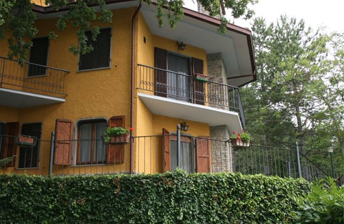 Scheggia Villa | Grande villa avec jardin privé et piscine. Gym, TV satellite, accès Wi-Fi, tennis de table. Restaura