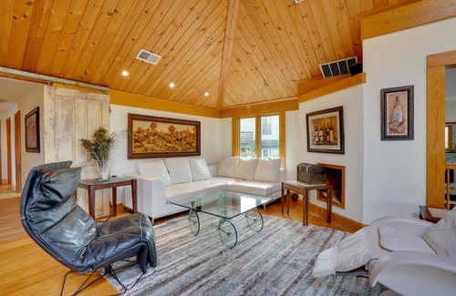 Tuscarora Maison | Spacious Virginia Retreat with Deck and Scenic Views!
