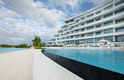 Nassau Station Balnéaire | Spacious w/Golf Course Views -New Resort on Cable Beach-Close to Downtown Nassau
