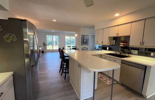 Eastport Maison | Spacious Waterfront 5-bedroom house in charming Annapolis with Hot Tub