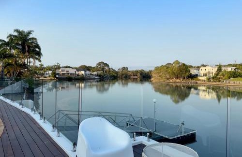 Wurtulla Maison | Spacious waterfront home with pontoon, pool, BBQ