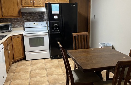 Sardis Cabine | Spacious waterfront cabin located on the lower Sardis lake.