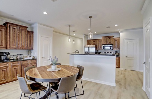 Seven Coves Copropriété | Newly Renovated Waterfront Condo With Sunset Views