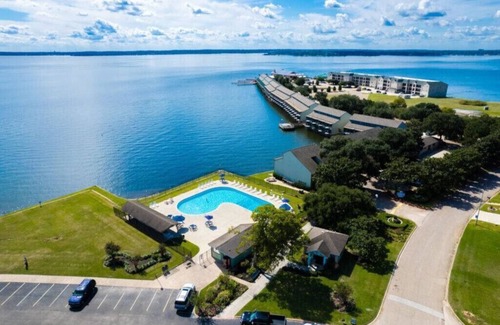 Seven Coves Copropriété | Newly Renovated Waterfront Condo With Sunset Views