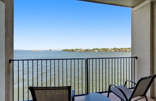 Seven Coves Copropriété | Newly Renovated Waterfront Condo With Sunset Views