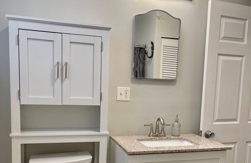 Danvers Appartement | Spacious Waterfront Studio 2mi from Downtown Salem