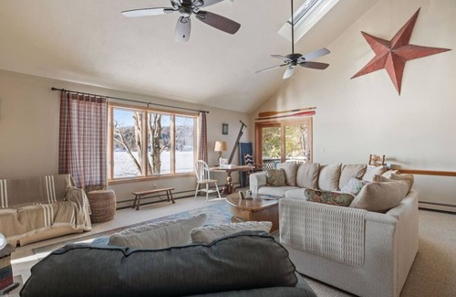 New Durham Appartement | Year-Round Lakefront Retreat- Prime Location!