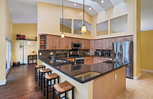 Greenview Shores Maison | Spacious Wellington Villa with heated pool