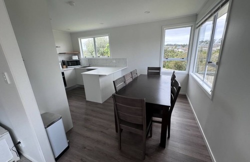 Henderson Maison | Spacious West Auckland Accommodation