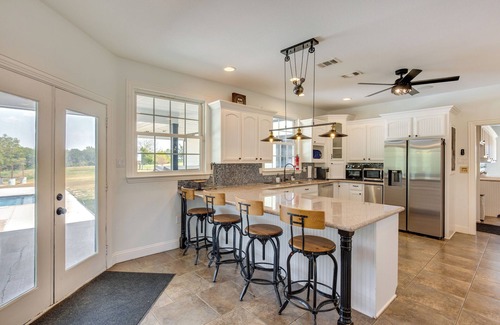 Wills Point Maison | Spacious Wills Point Retreat w/ Pool & Pond!