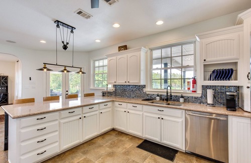 Wills Point Maison | Spacious Wills Point Retreat w/ Pool & Pond!