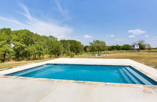 Wills Point Maison | Spacious Wills Point Retreat with Pool and Pond!