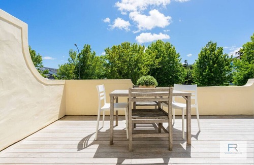 St. Heliers Maison | Spanish Charm: Stylish 3BR Steps from the Beach