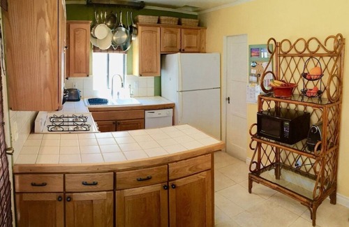 El Porto Appartement | Spanish Duplex with Ocean Views | 1 Block to Beach