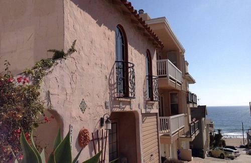 El Porto Appartement | Spanish Duplex with Ocean Views | 1 Block to Beach