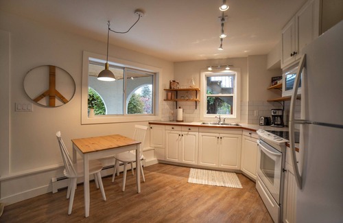 Okanagan-Similkameen Maison | Spanish Mid Century Villa with Wood Barrel Sauna