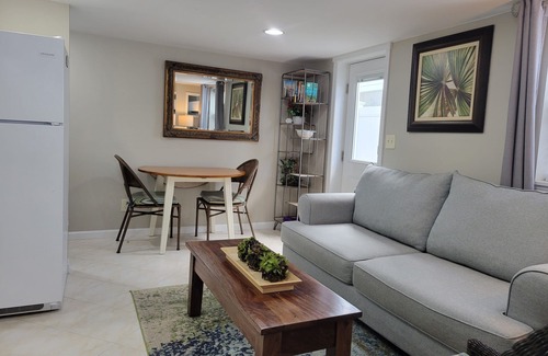 Long Beach Appartement | TOUT NEUF! Appartement récemment rénové à quelques pas de la plage