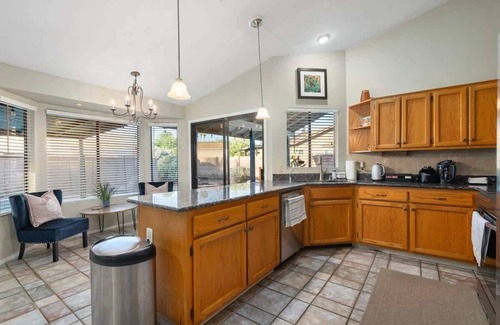 Canyon Shadows Maison | Sparkling Pool | Grill | Backyard Lounge | Oro Val