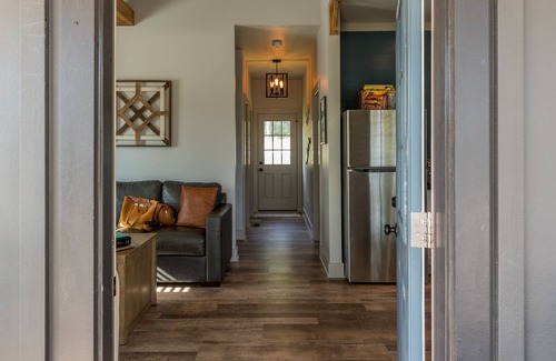 Tracy City Cabine | Sparks Fly / The Retreat at Water's Edge / 2 Kayaks, 1 Canoe, 1 Paddle Board