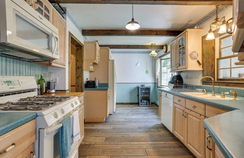 Sparrow Bush Maison | Sparrow Bush Retreat w/ Pool & Screened Porch