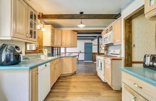 Sparrow Bush Maison | Sparrow Bush Retreat w/ Pool & Screened Porch