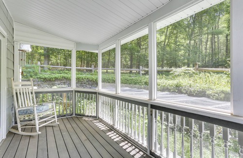 Sparrow Bush Maison | Sparrow Bush Retreat w/ Pool & Screened Porch