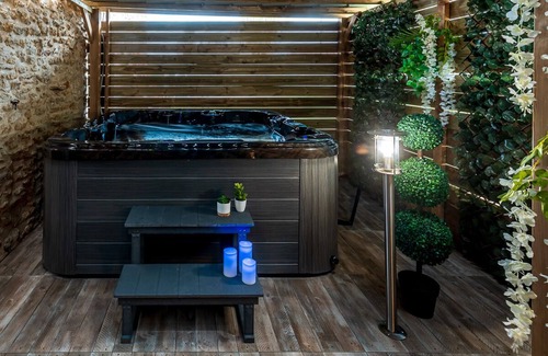 Pezarches Maison | Suite SPAtio - Jacuzzi Privé - 20min Disneyland PARIS