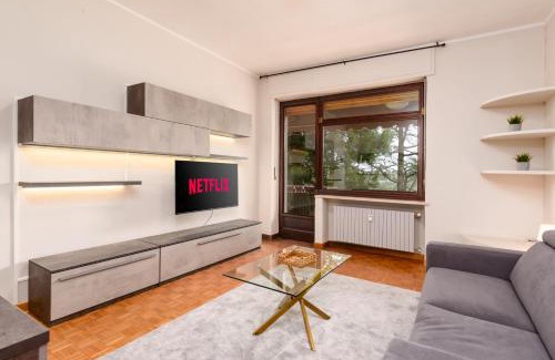 Pino Torinese Appartement | Spazioso trilocale 6 posti letto a 10 minuti da Torino con Box Auto Incluso