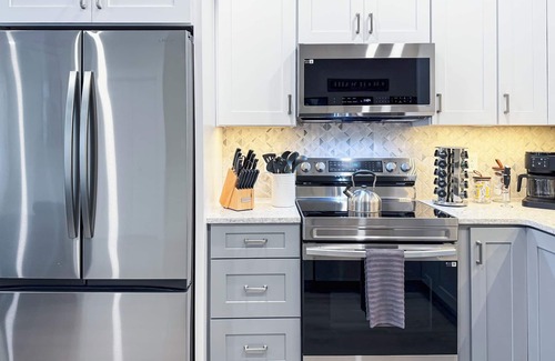 Portsmouth Appartement | Speakeasy Vibe ~ Luxe 1BR ~ <2min walk to MKT SQ