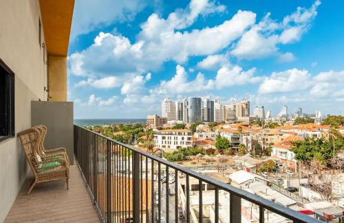 American Colony Appartement | Specelter Views with a Pool Neve Tesedek