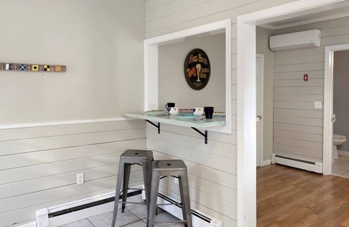 Amesbury Copropriété | Ames for Fun: Near town, parks, art studios; eateries, family friendly, sunset views, Fast WiFi