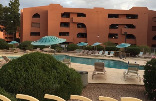 Paradise Valley Village Copropriété | Dernier étage - Vues de la piscine 5, du parcours de golf et des montagnes