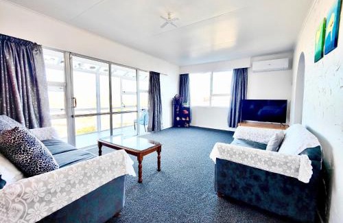 Johnsonville Appartement | special in winter from 138 for three bedrooms unit in Johnsonville Wellington