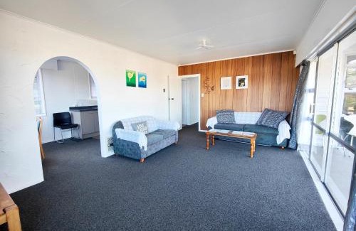Johnsonville Appartement | special in winter from 138 for three bedrooms unit in Johnsonville Wellington