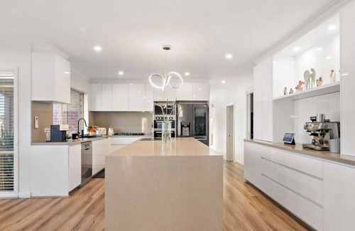 The Basin Maison | Special Offer * Retreat with Panoramic Hills View