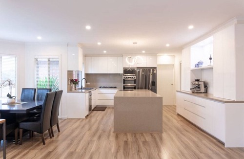 The Basin Maison | Special Offer * Retreat with Panoramic Hills View