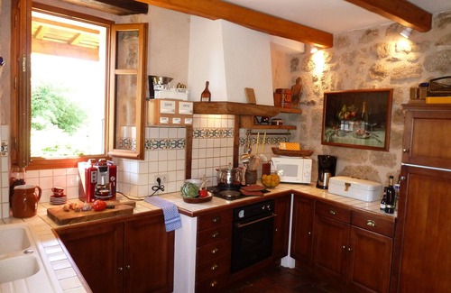 Rosieres Maison | Prix spéciaux en automne! Établissement vinicole élégant avec une grande piscine chauffée
