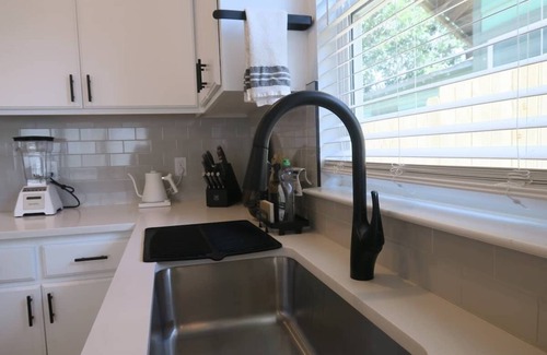 Tallahassee Maison | SPECIAL SUMMER PRICING: Stylish 3BR/3.5BA, Walk to Whole Foods, Dining & Parks