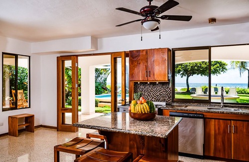 Playa Grande Villa | Casa Mirage, Fabulous Oceanfront Location à Playa Grande.