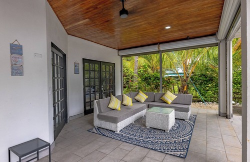 Parrita Maison | Spectacular Beachfront Home in Playa Palo Seco