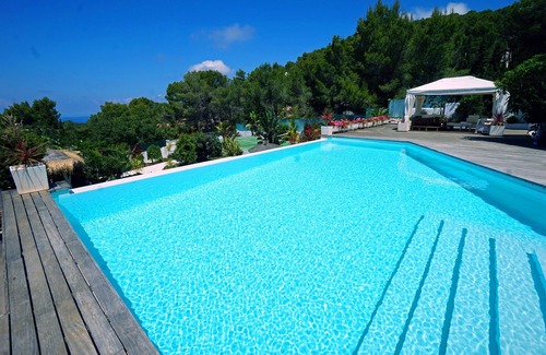 Sant Antoni de Portmany Villa | Villa in Cala Salada, Nr. San Antonio, Ibiza, .Sleeps 8 (4 Bedrooms)