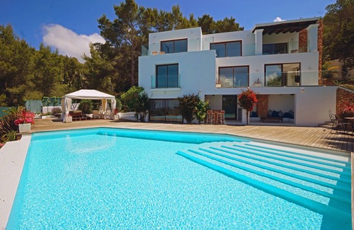 Sant Antoni de Portmany Villa | Villa in Cala Salada, Nr. San Antonio, Ibiza, .Sleeps 8 (4 Bedrooms)