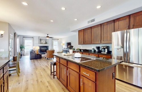 Arabian Crest Maison | Spectacular 3,900-square-foot home with heated pool & putting green