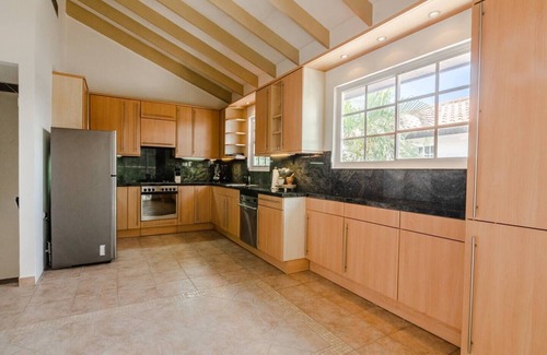 Bubali Villa | Spectacular 8 br Villa with Pool & Garden